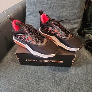 Jordan Air Max 200 Women's Shoes Size 8 Black/ Bright Crimson AV5186